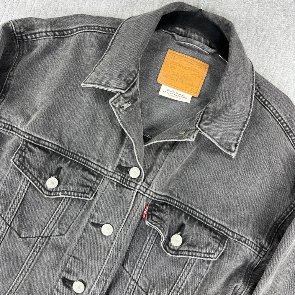 Levi's Denim Trucker Jacket Mens XS Grey Washed Black Premium Button Up Cotton